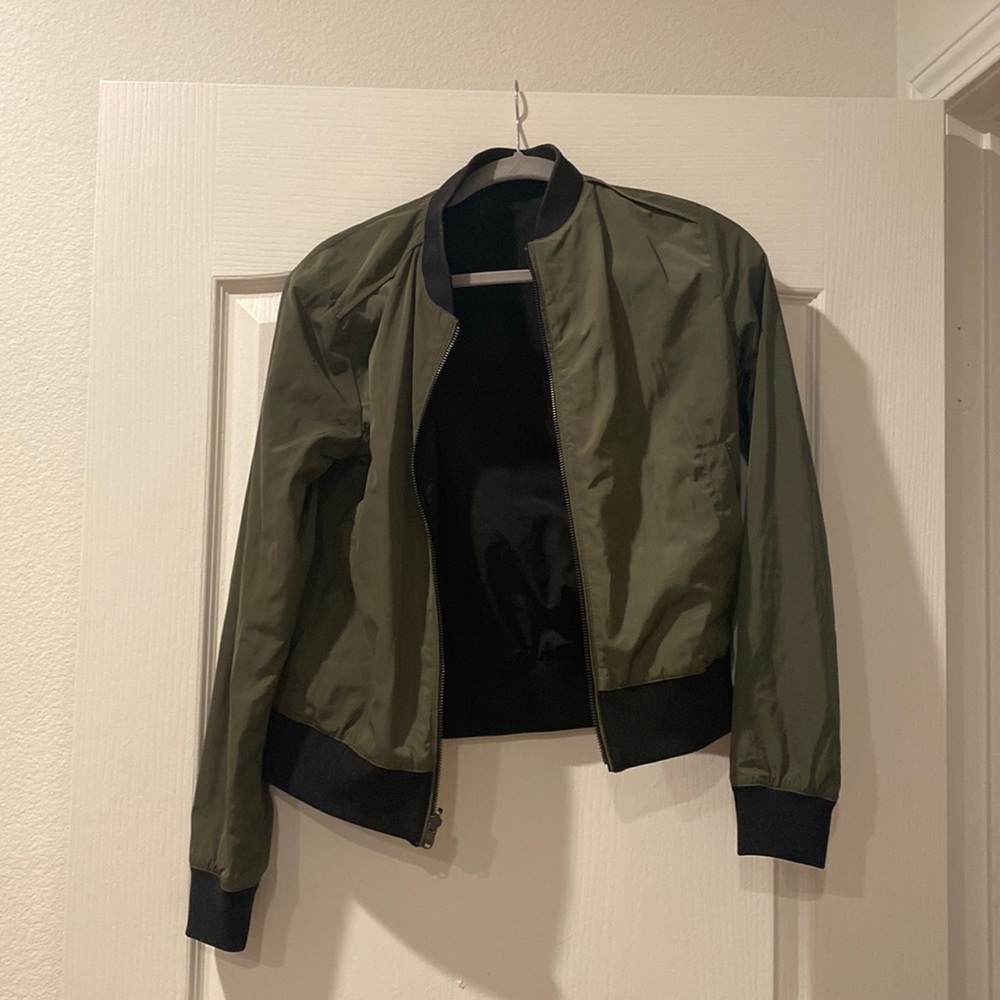 Reversible bomber jacket